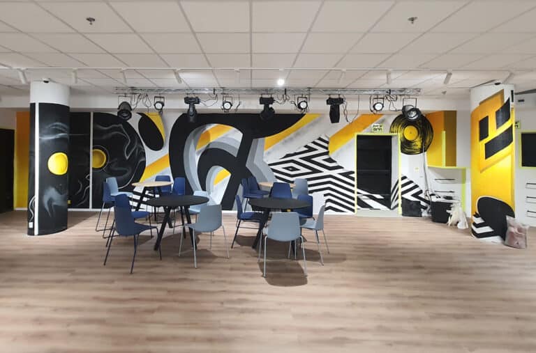 גרפיטי במתחם מוזה רמת גן – עיצוב אומנותי לחללים ציבוריים וגרפיטי לעסקים