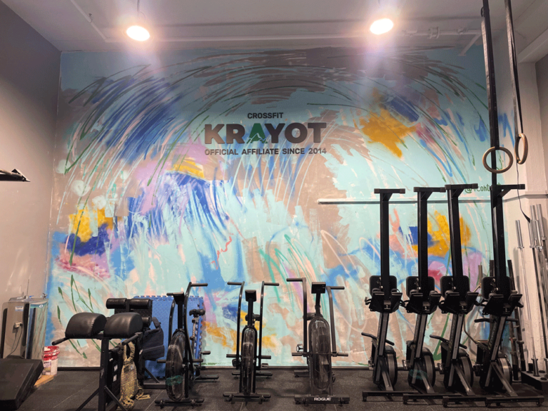 גרפיטי לעסקים בקרוספיט קריות – גרפיטי עוצמתי שמכניס אנרגיה לאימון